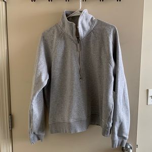 Cozy Cropped Vuori Sweatshirt in Heather Grey
